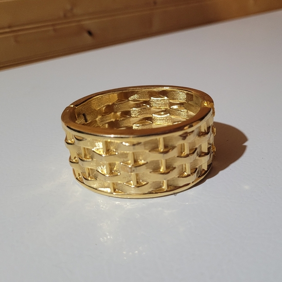 Vintage woven-look gold-tone bracelet - Picture 2 of 6